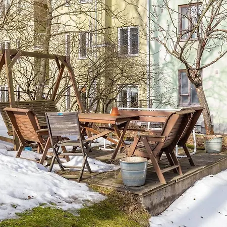 Charming With Garden Views Steps From Metro Lejlighed Helsinki