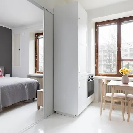 Charming With Garden Views Steps From Metro Apartment *