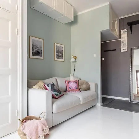 Charming With Garden Views Steps From Metro Lejlighed Helsinki