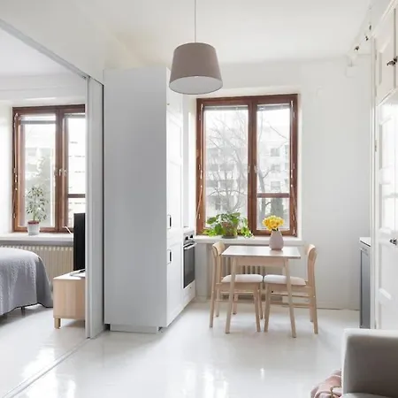 Apartment Charming With Garden Views Steps From Metro Helsinki