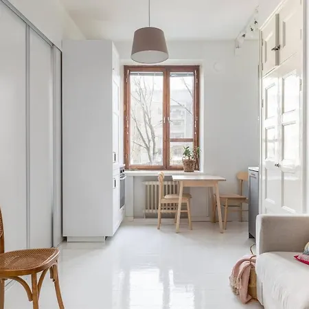 Apartment Charming With Garden Views Steps From Metro Helsinki