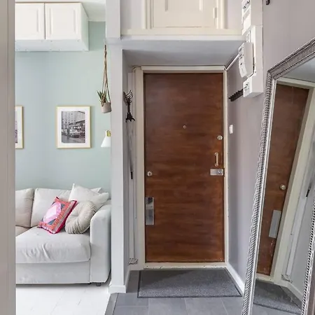 Charming With Garden Views Steps From Metro
